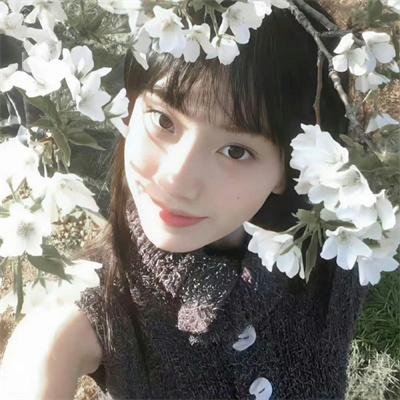 穿条纹衣的男孩
